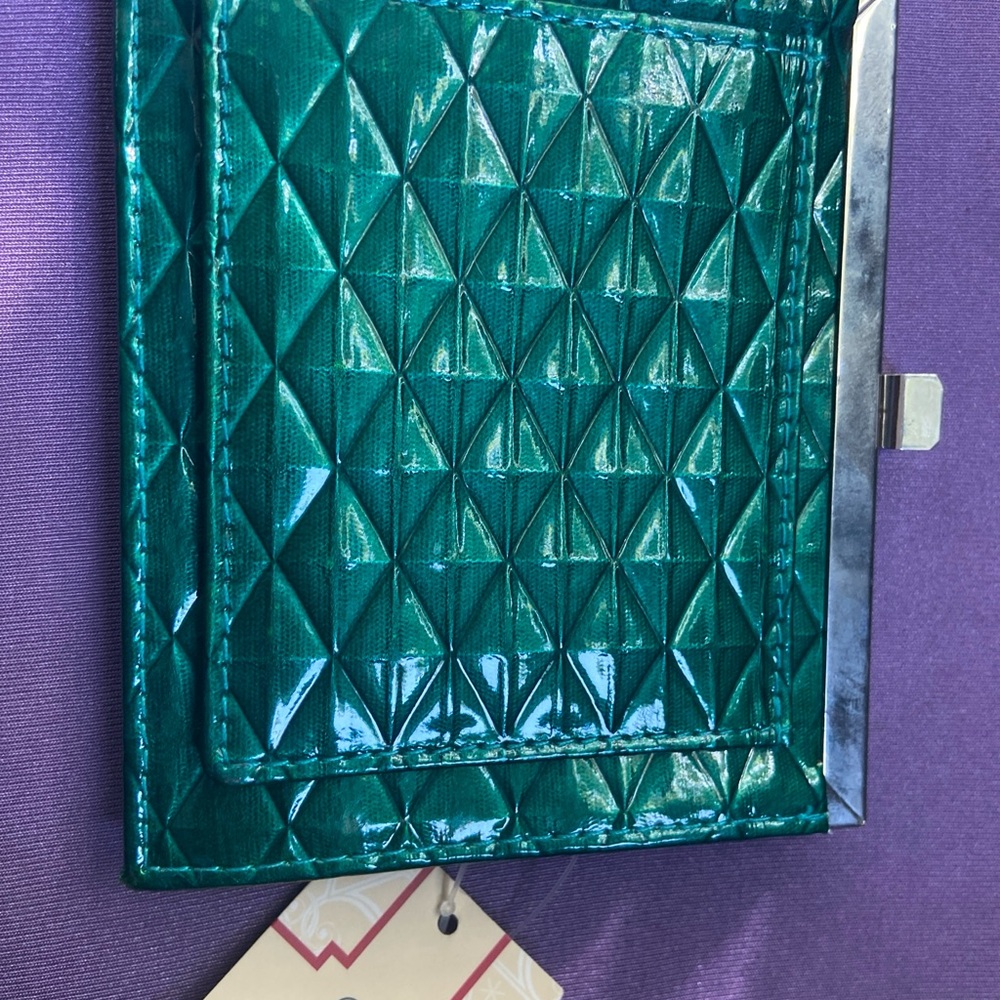 City Series by Rolfs Green Vinyl Diamond Pattern Wallet w/ID Pocket